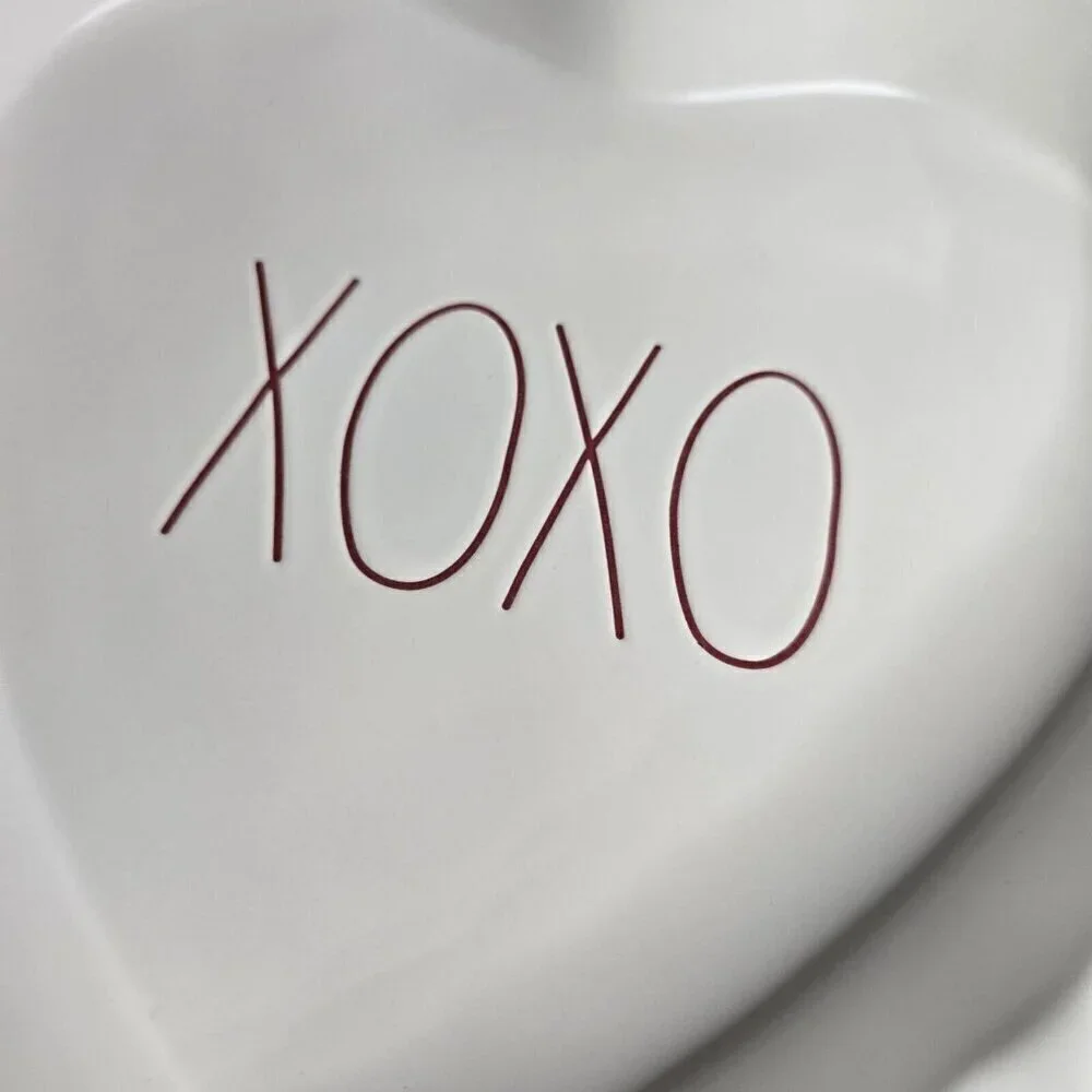 NWT Rae Dunn Artisan XOXO Heart Shaped Pie Dish Valentine's Day 2021 Magenta